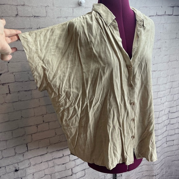 Talulah size large khaki tan colored short sleeve button down shirt - Picture 2 of 6